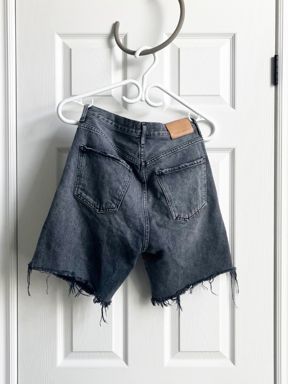 LIKE NEW: Citizens of Humanity Black Camilla Thigh Denim Shorts - Picture 2 of 8